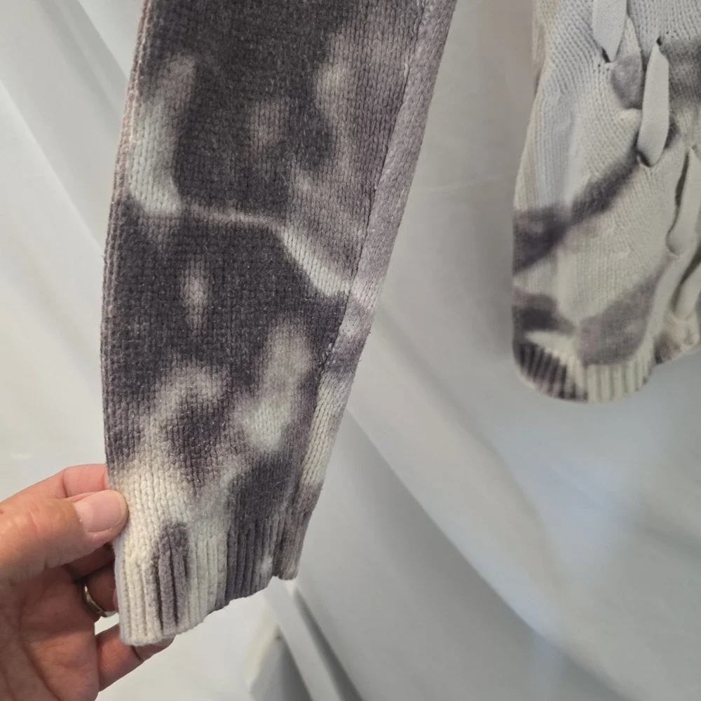 Rock & Republic Gray/white Tie-dye Knit Sweater W/edgy Lace-up Detail Size M